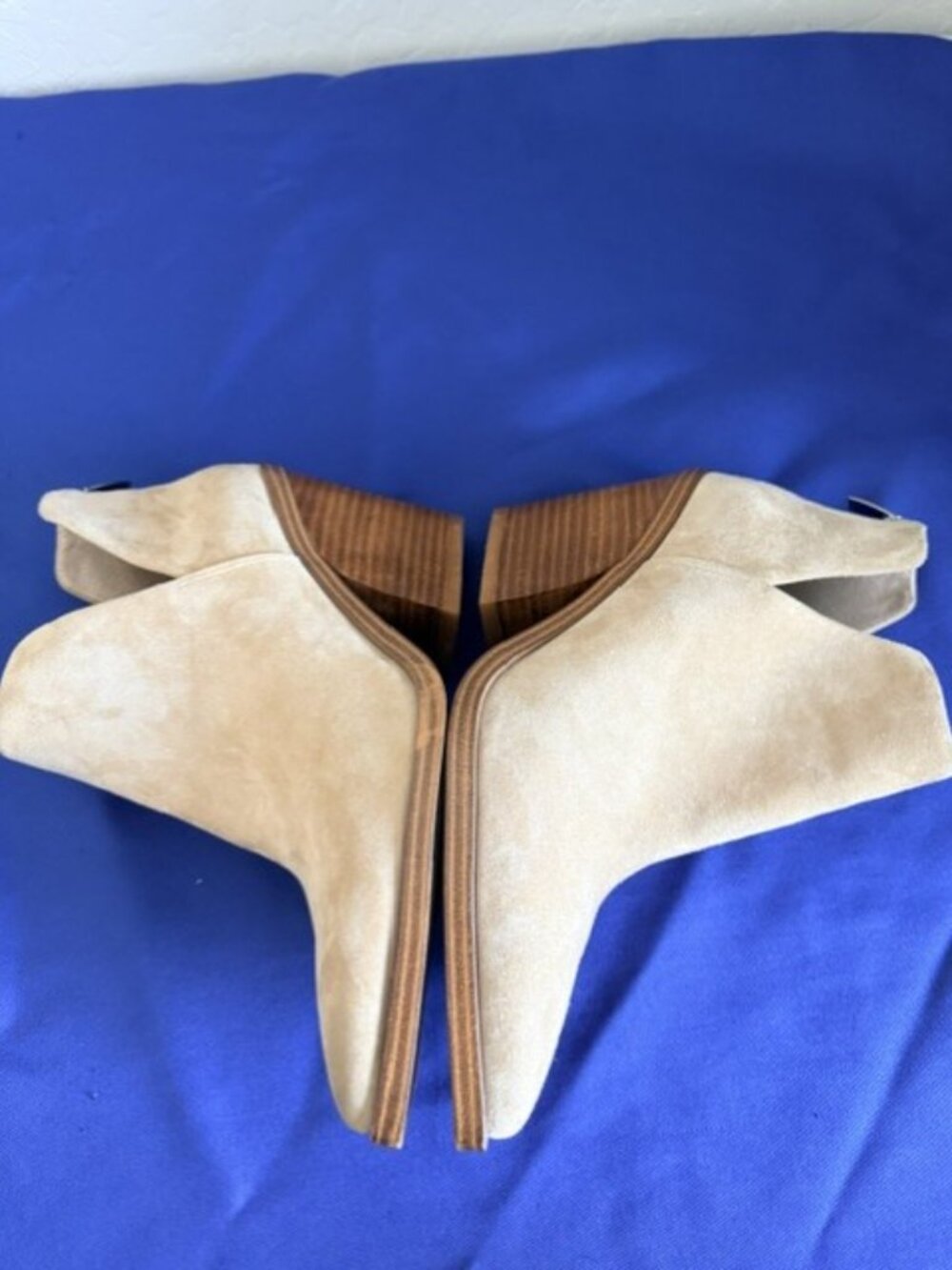 Vince Camuto Gigietta Suede Split-V Ankle Booties in Tan/Beige, Size 8 - Picture 7 of 12